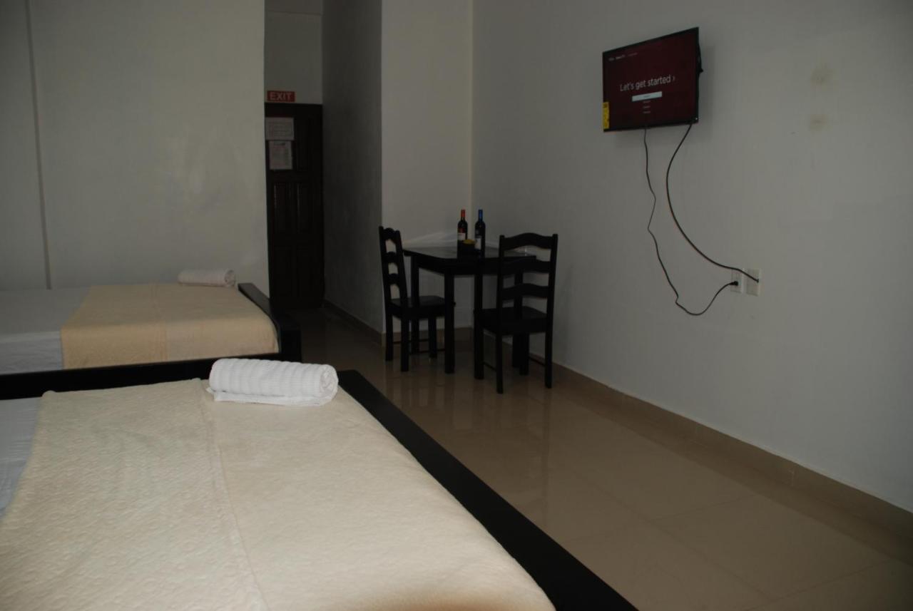Hotel Coastalbay 2 & Golf Cart Rental San Pedro  Esterno foto