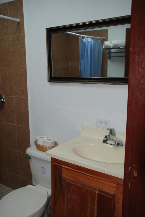 Hotel Coastalbay 2 & Golf Cart Rental San Pedro  Esterno foto