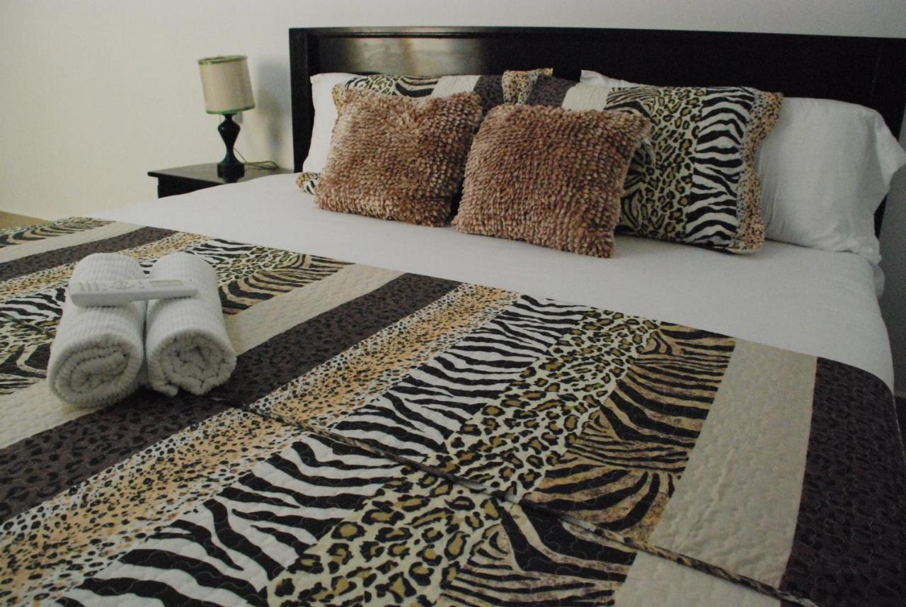 Hotel Coastalbay 2 & Golf Cart Rental San Pedro  Esterno foto