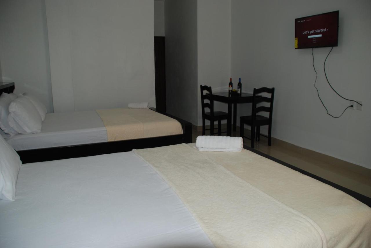 Hotel Coastalbay 2 & Golf Cart Rental San Pedro  Esterno foto